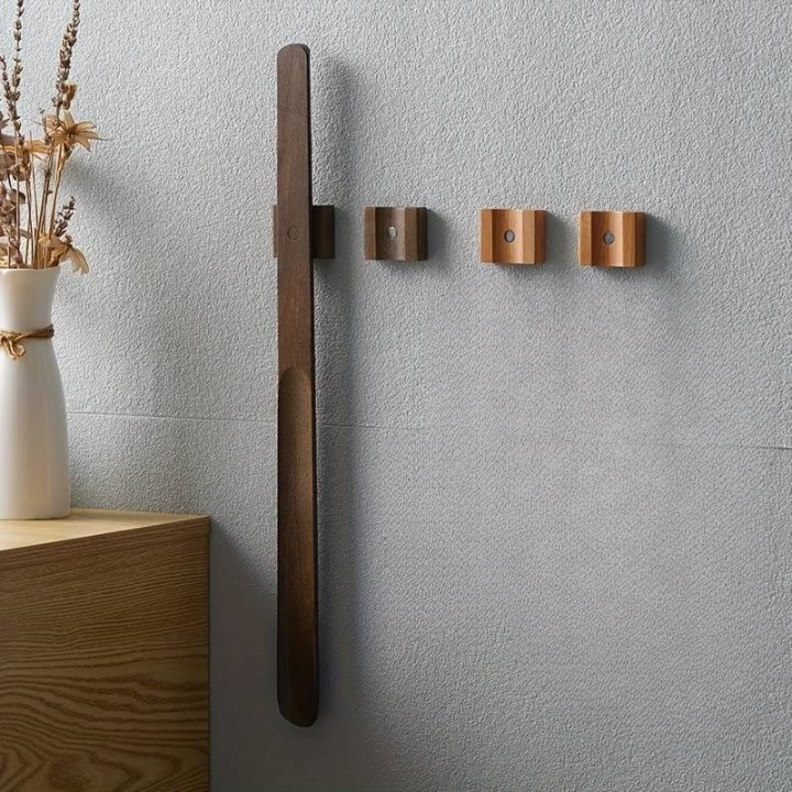 Manche en bois aimanté long pour chausse-pied avec support