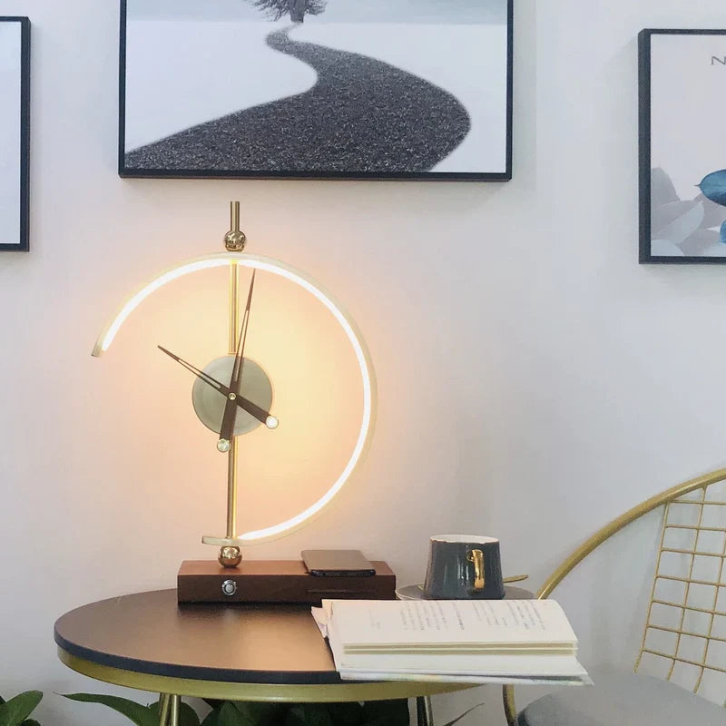 LuxLamp : Horloge Élégant avec Recharge Sans Fil