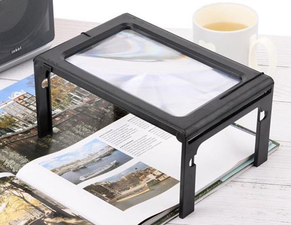 Senior-Friendly Reading Magnifier