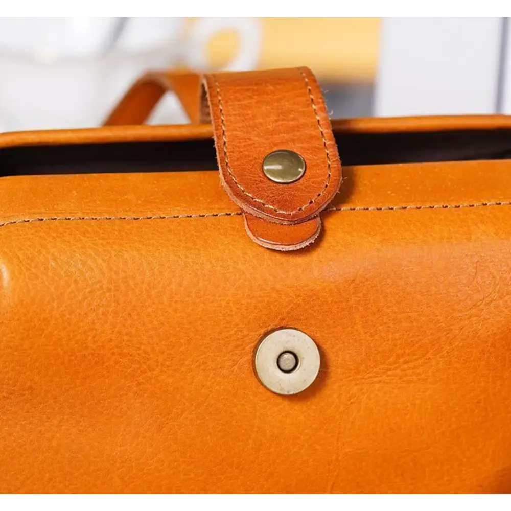 Elegant Compact Retro Chic Shoulder Bag