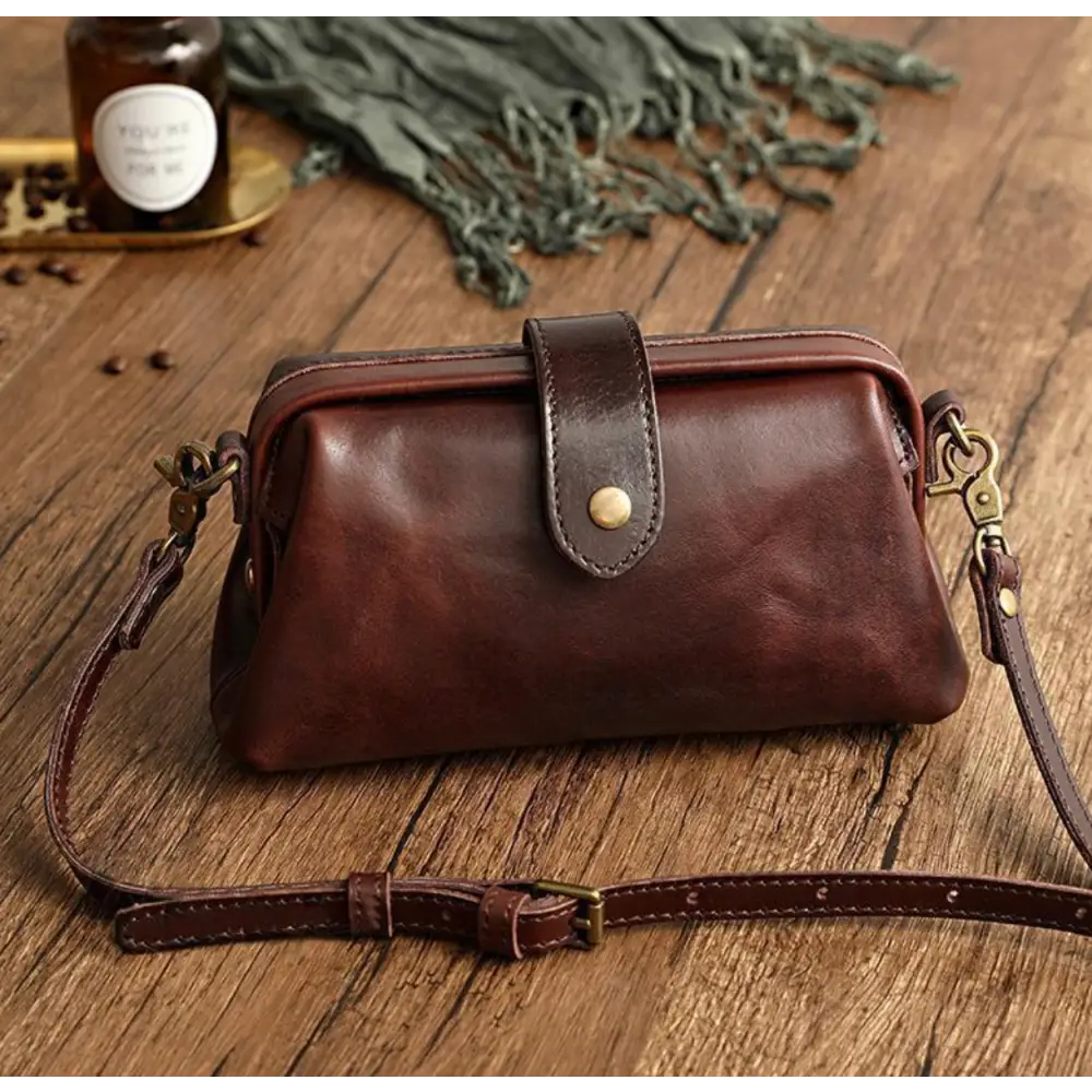 Elegant Compact Retro Chic Shoulder Bag
