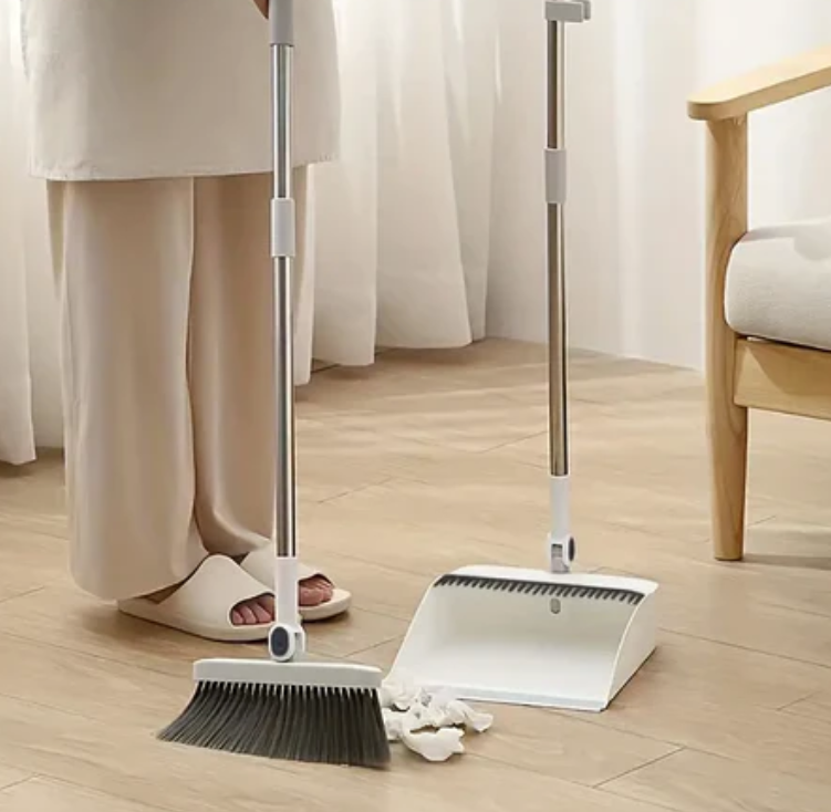 Notched Broom and Shovel for Effective Debris Capture