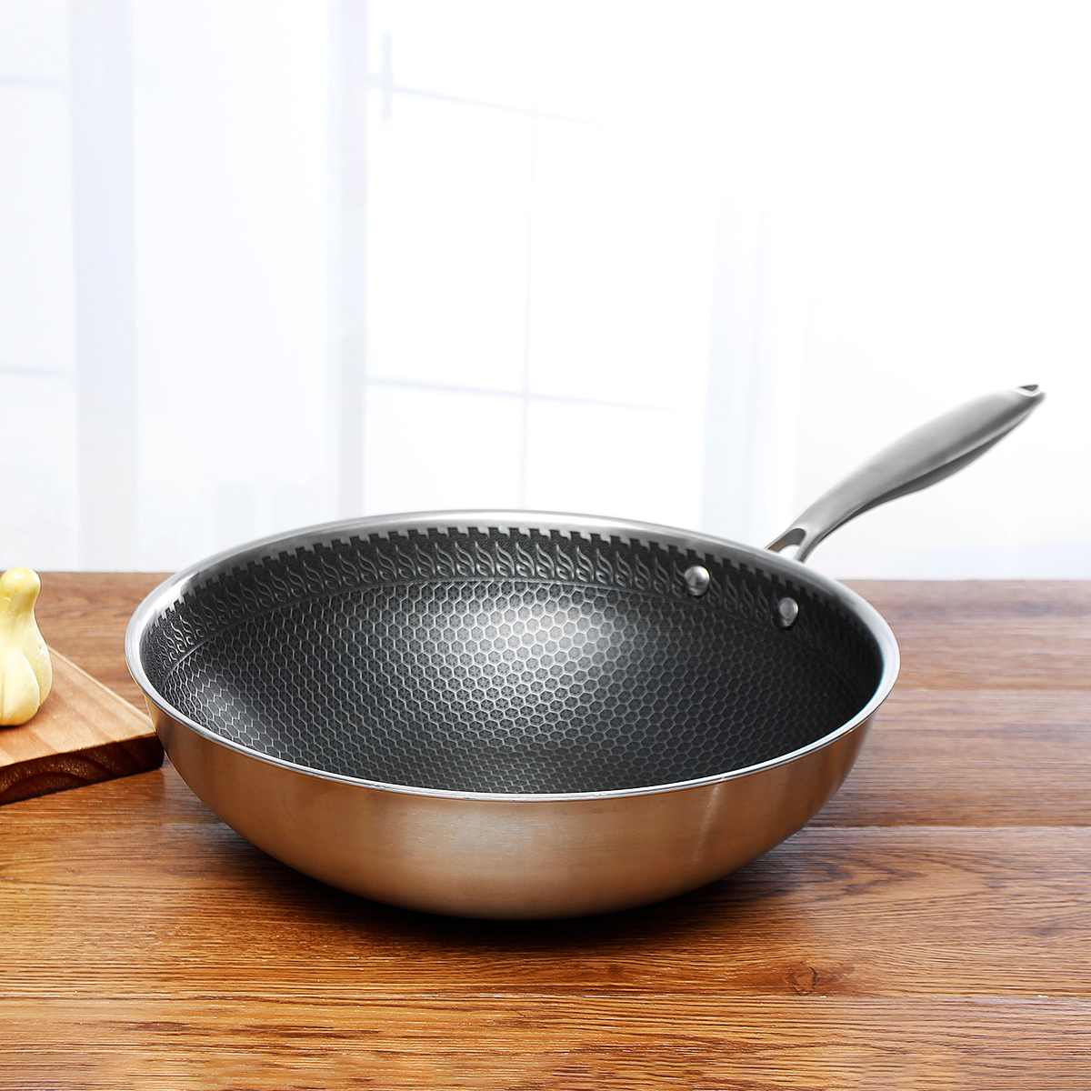 Non-stick stainless steel pan