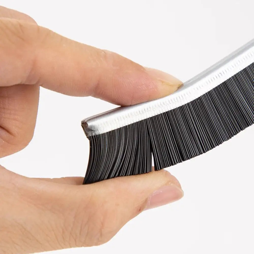 FenteCleaner: Expert for Cracks and Narrow Corners