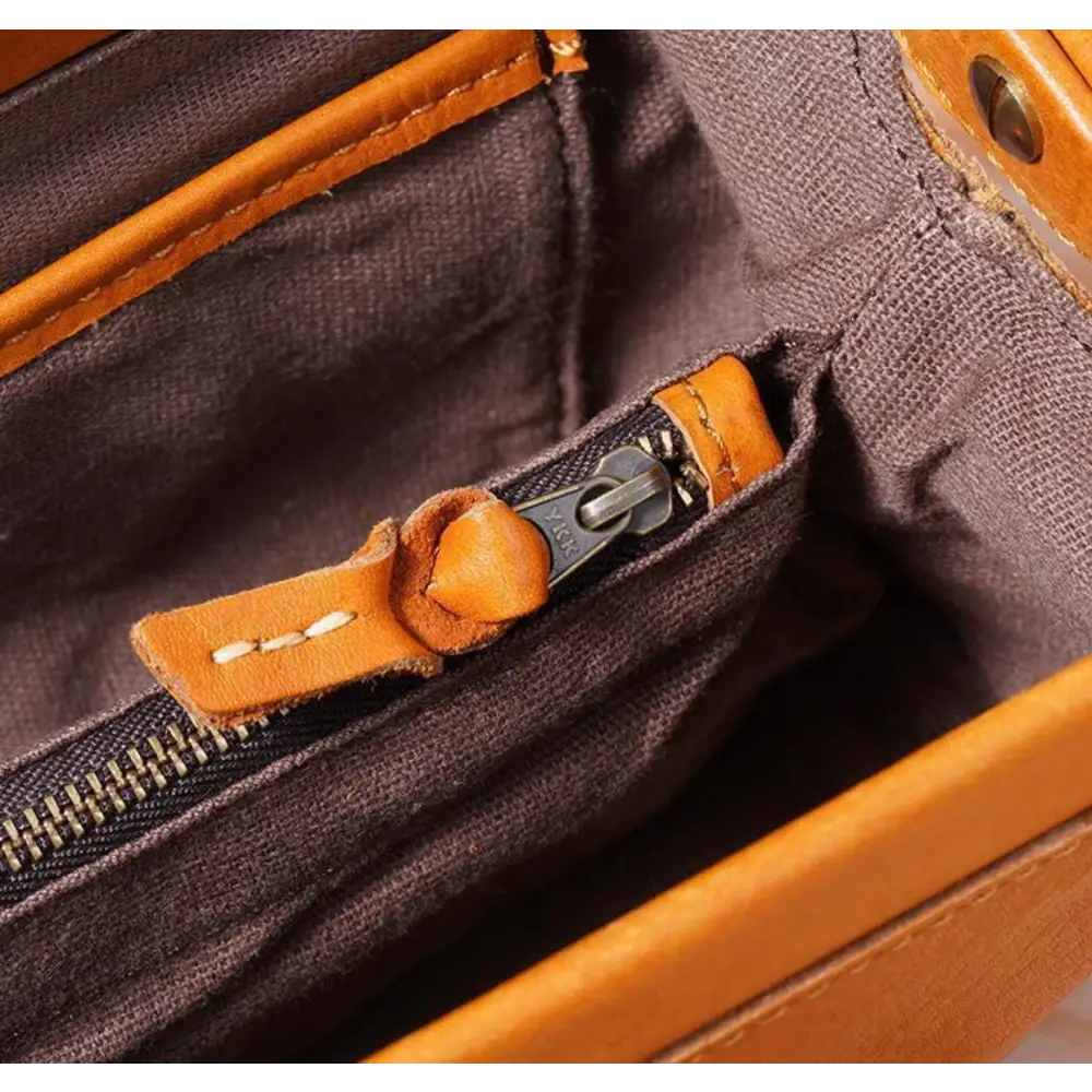 Elegant Compact Retro Chic Shoulder Bag