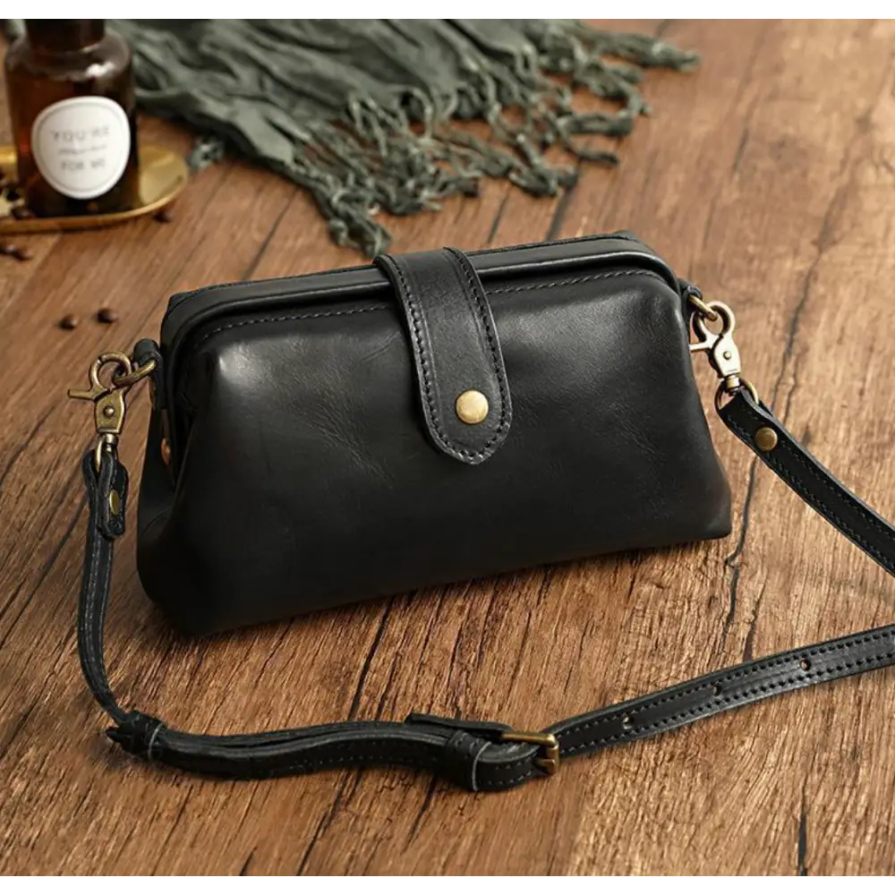 Elegant Compact Retro Chic Shoulder Bag