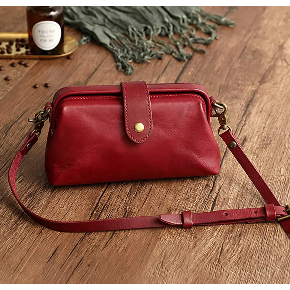 Elegant Compact Retro Chic Shoulder Bag
